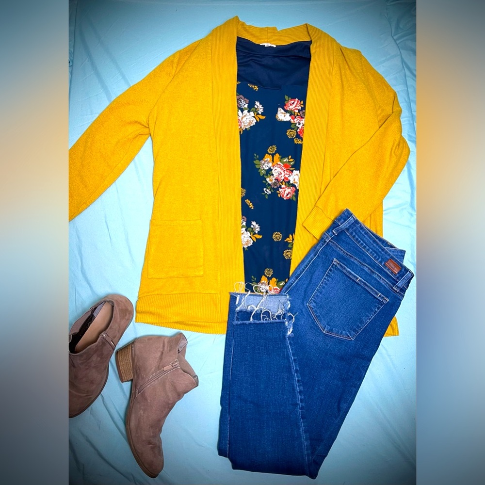 Mustard Yellow Cardigan with pockets - XL